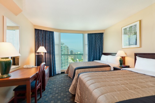 Rosedale on Robson Suite Hotel suite met 2 double beds